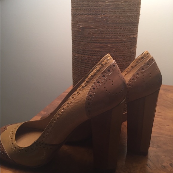 Miu Miu stacked patent heels. - Picture 5 of 6